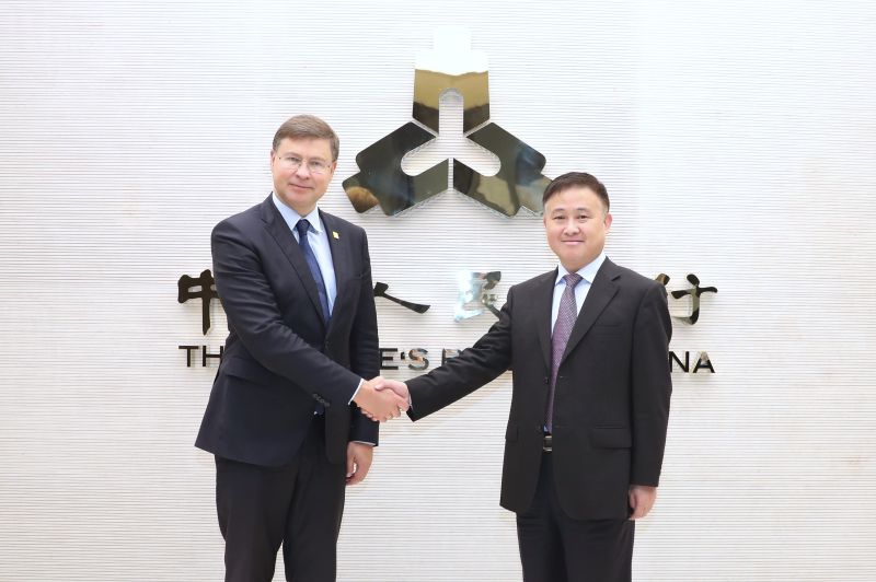 Meets with European Commission Executive Vice-President Dombrovskis.jpg
