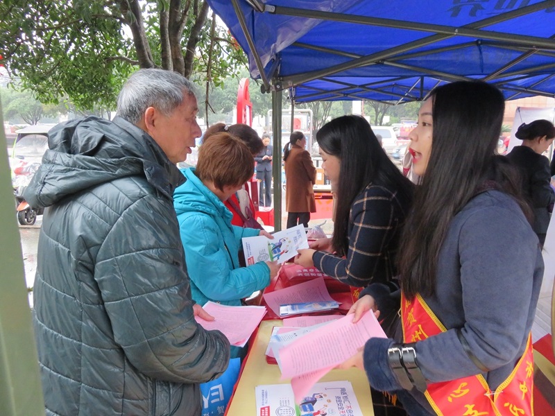0305贺州市中心支局工作动态信息（第4期）-开展外汇政策“进社区”宣传活动.jpg