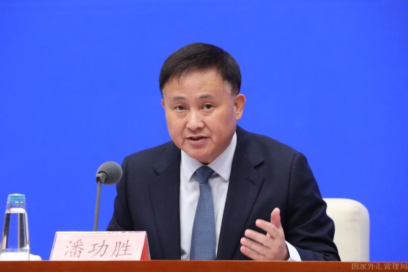 潘功胜.jpg