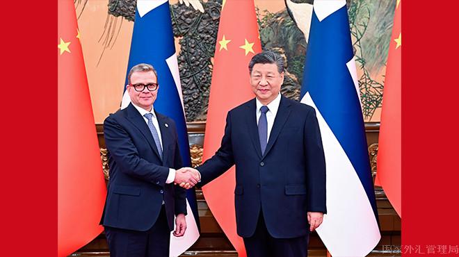 习近平会见芬兰总理奥尔波