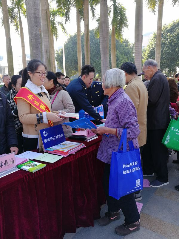 梧州支局-20191204开展外汇知识宣传活动照片.jpg