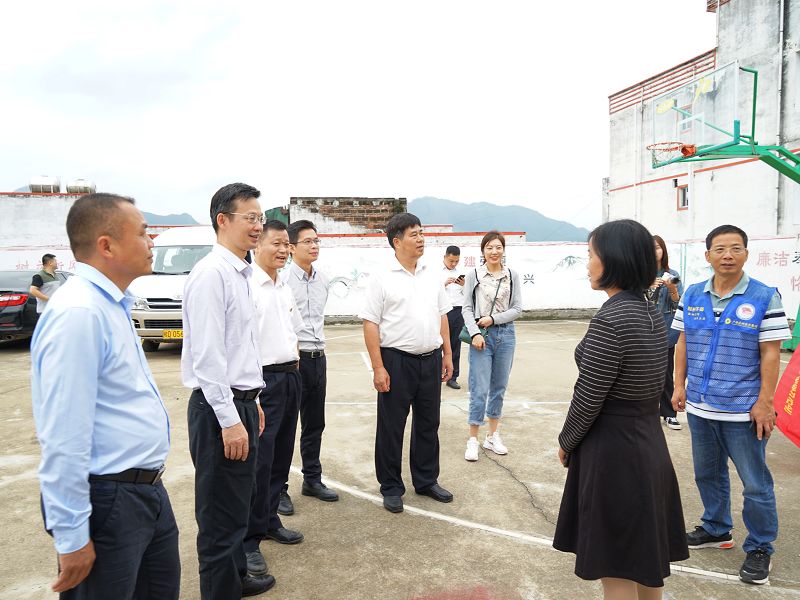 互联网-梧州支局-国家外汇管理局梧州市中心支局前往县域开展扶贫调研-20201019.jpg