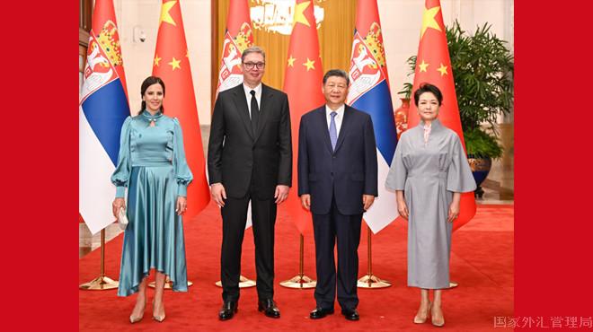 习近平同塞尔维亚总统武契奇会谈