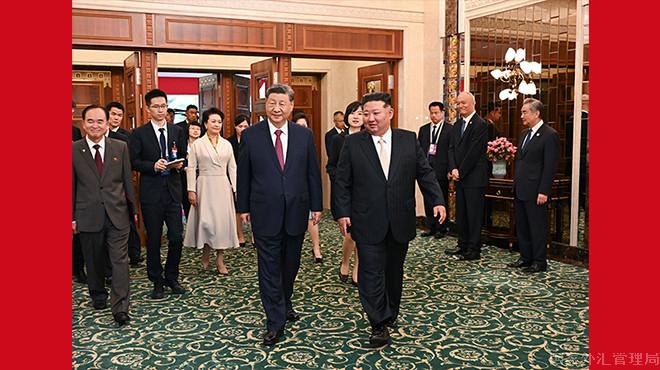 习近平夫妇出席金正恩夫妇举行的小范围午宴
