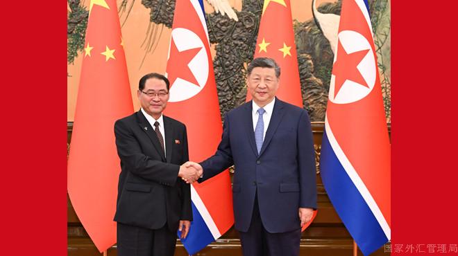 习近平会见朝鲜内阁总理朴泰成