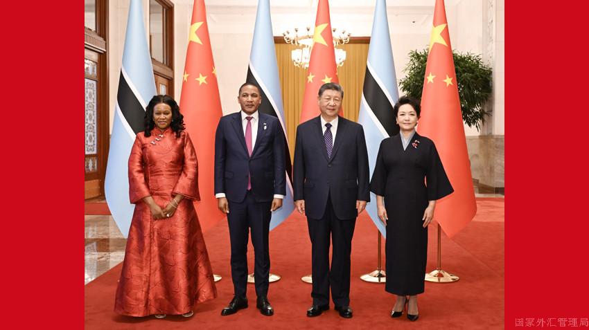 习近平同博茨瓦纳总统博科会谈