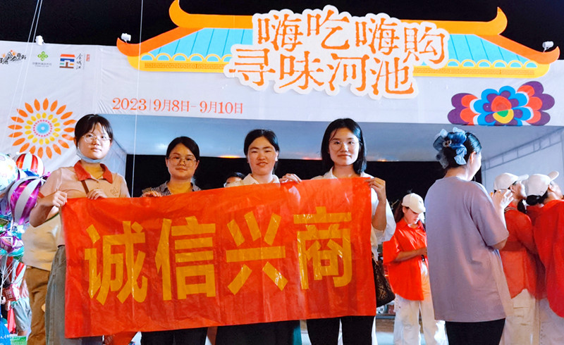 4ff840637e234d0d8543668435cb872e.jpg 美食節宣傳現場.jpg