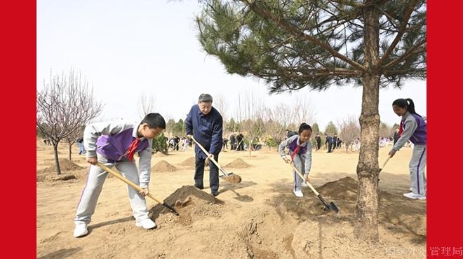 黨和國家領導人蔘加首都義務植樹活動