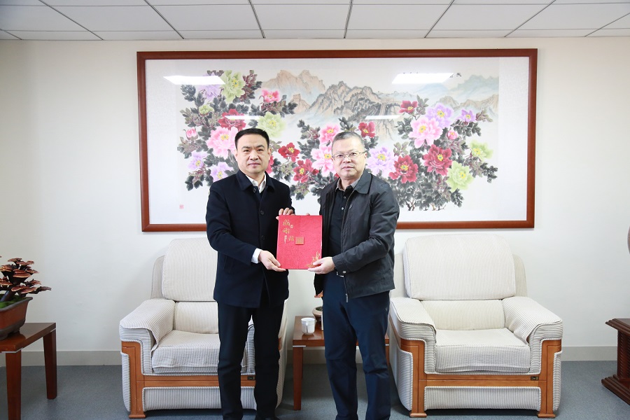 583c699180c94ef98fff28a7ef53d25c.jpg 封面.jpg